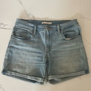 Levi’s Mid Length Short Size 30 Light Blue Wash